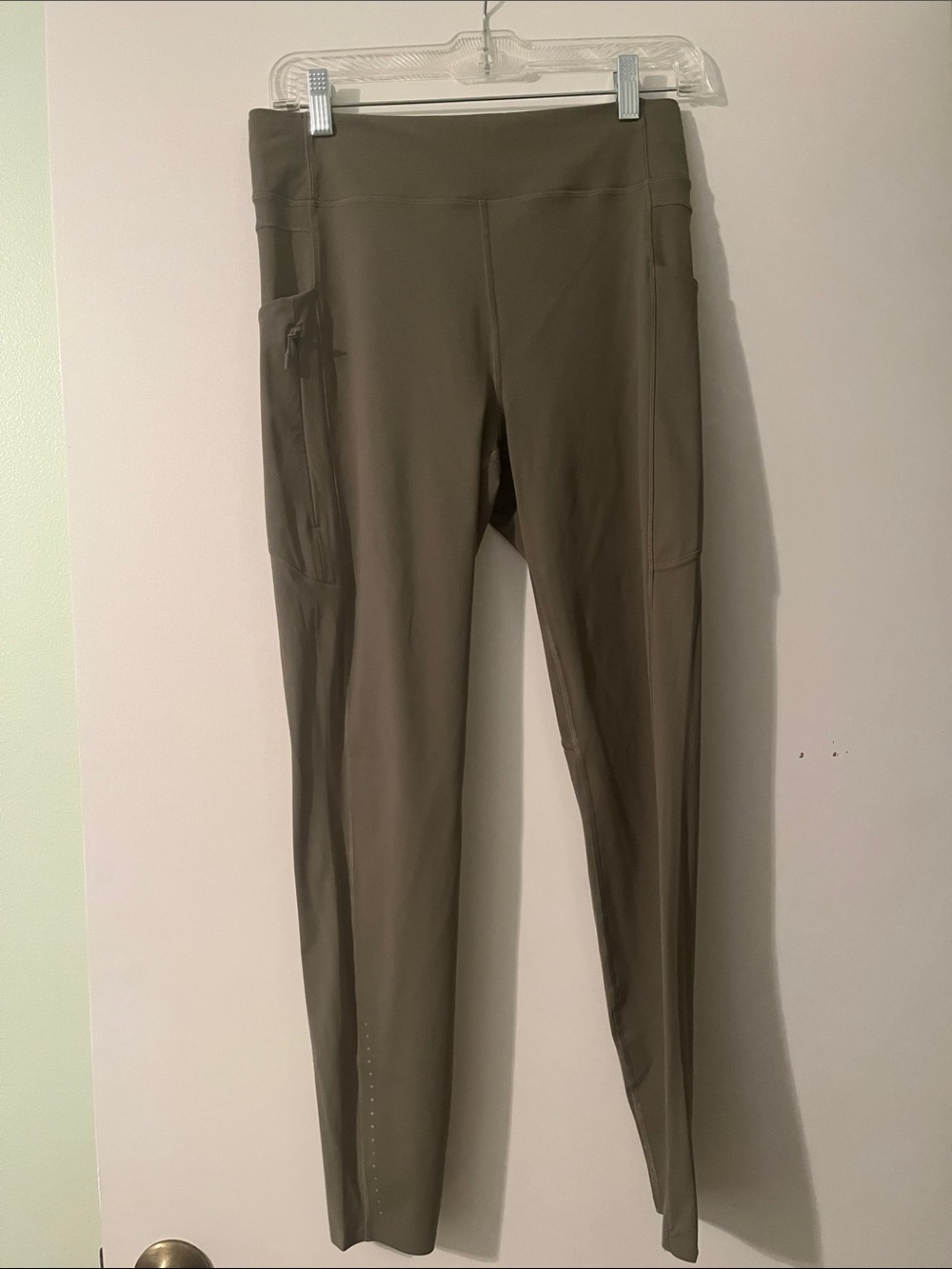 Lululemon Women's High-Rise           Performance Leggings in Olive